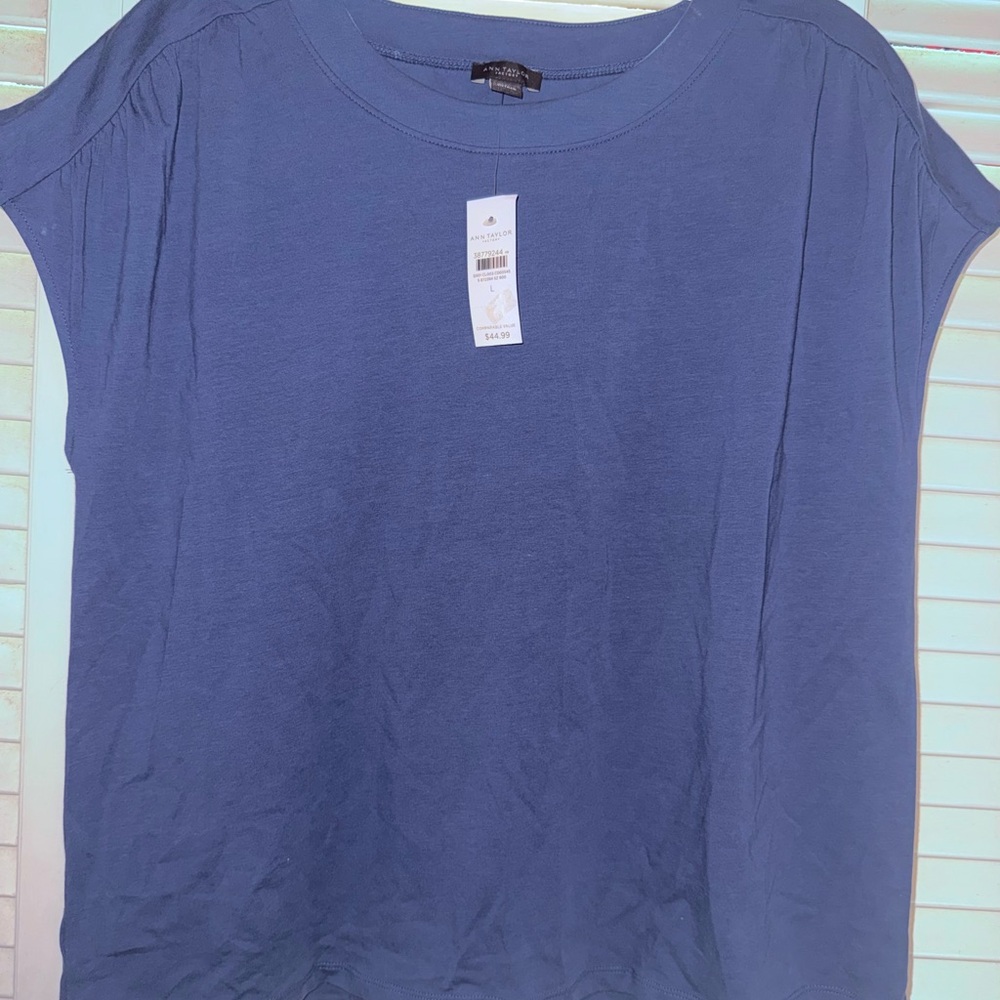 Ann Taylor Navy Short Sleeve Crewneck Tee. Sz. Large. NWT